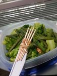 Есть надо культурно! Ножом и вилкой.
