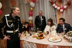 Мало того, что подвязку невесты украл, так ещё и на грудь нацепил!