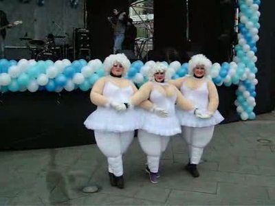 -Директор театра потребовал расширения штата!