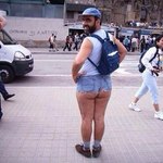 -Жена не отпускала, за штаны цеплялась до последнего!