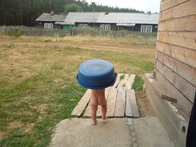 Любишь купаться, люби и тазики носить!