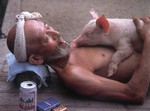 Ты спишь так спокойно, потому что я мусульманин.