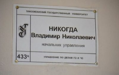  от подарков не отказывается!
