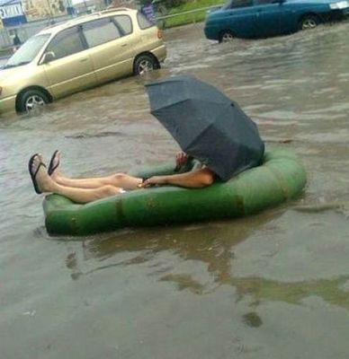 Гаишник в любую погоду - на посту