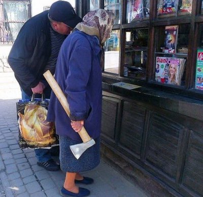 : "Света, мой алкаш к тебе за бутылкой не подходил?!"