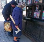 : "Света, мой алкаш к тебе за бутылкой не подходил?!"