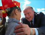  -  Девочка, хочешь, я подарю тебе Чебурашку? - Дядя Гена, а крокодила Гену можно?