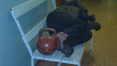 Решил придать себе весу.