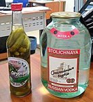 А ведь было: "Дитям мороженое, его бабе цветы! Смотри, не перепутай! "
