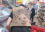 а по ночам он подрабатывает зубной феей 