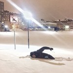 Да в общем-то мне все равно,
Что тут у вас запрещено,
Я жизнью вольною живу,
Где захочу, там и плыву.