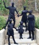 Семья Хрюкиных возвращается с прогулки.