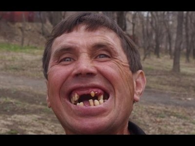 Чтобы не прослыть лохОм - перегрыз Василий лом.