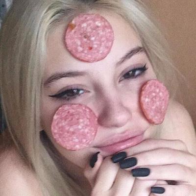 Ну, не ногтями же мужиков заманивать!