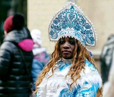 в этом году на роль снегурочки пришлось брать мигрантов 