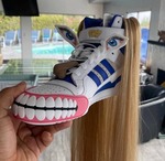 Какие у вас продавцы красивые!