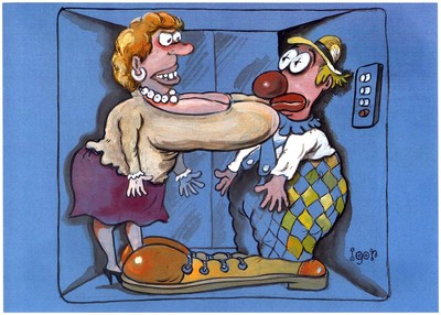 - Гражданин!  -  В чём суть?..  - Вы мне давите на грудь!