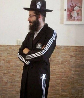 Халатное отношение к одежде.