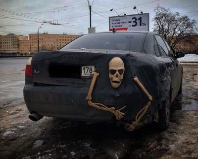 Где-то там, под Ленинградом, парковалась Света задом...