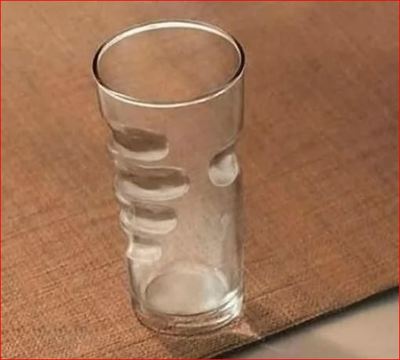 Не оторвёшь, он приклеен!