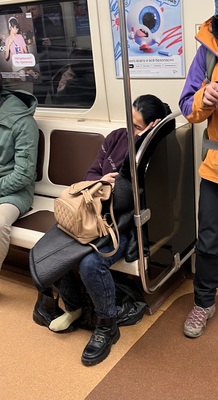 Второй ботинок не смогли снять.