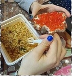 Доширак со вкусом красной икры 