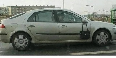 Поехали ещё у Людки спросим, может, я у неё 
сумку оставила!