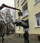 Принц на белом Мерседесе был очень настойчив.