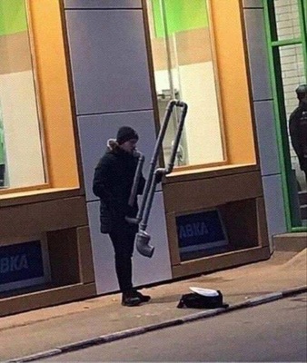 подайте сколько не жалко,трубы горят!