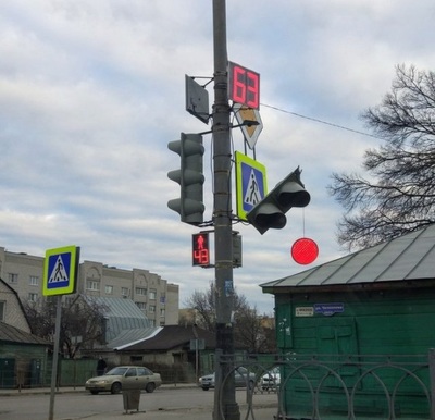 Светофор работает на удалёнке.