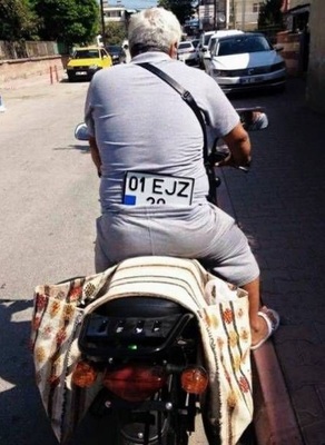 забыл снять ярлык с трусов